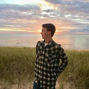 Meet your Posher, Derek